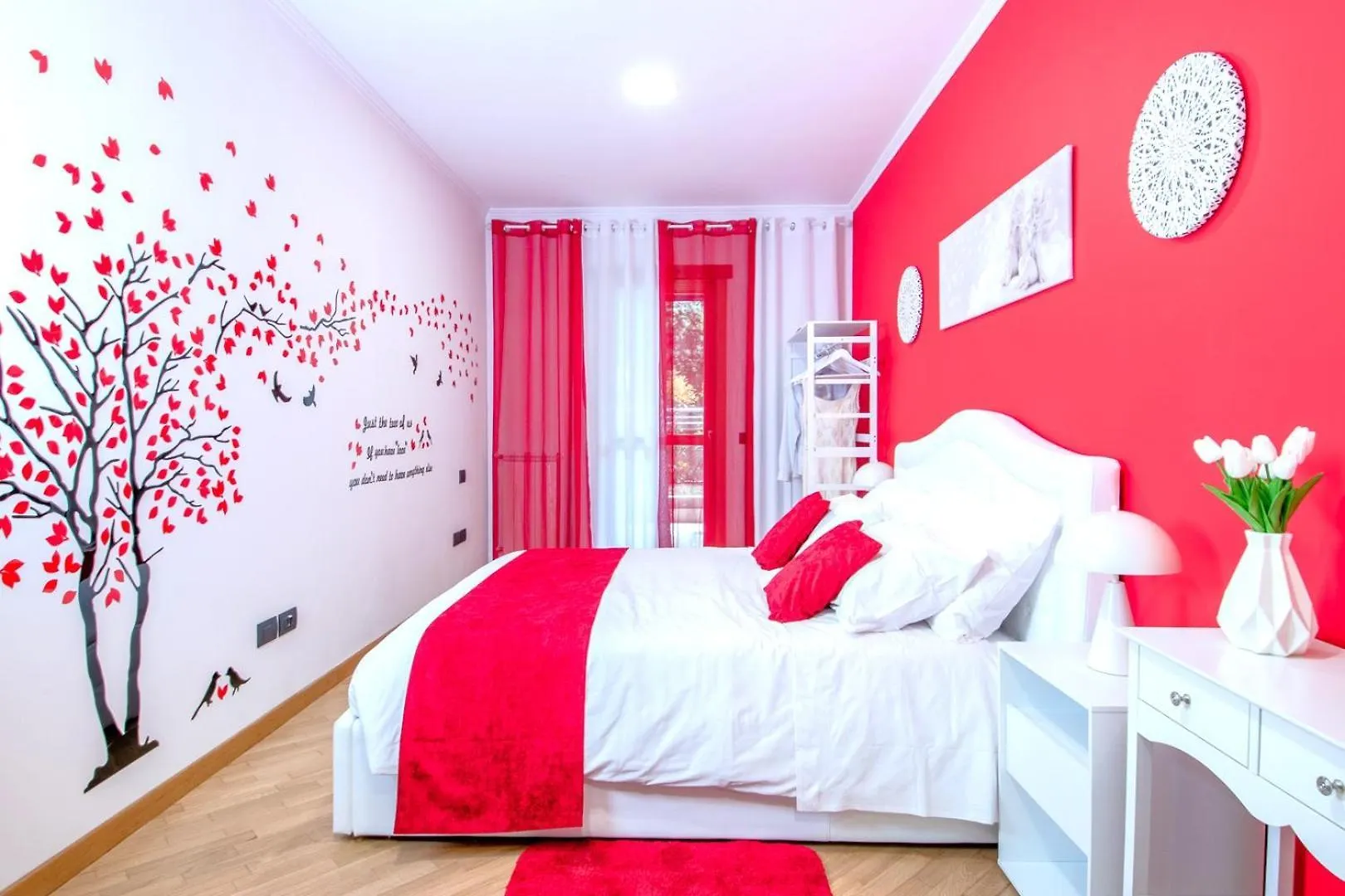 Red Chic Roma Apartment
