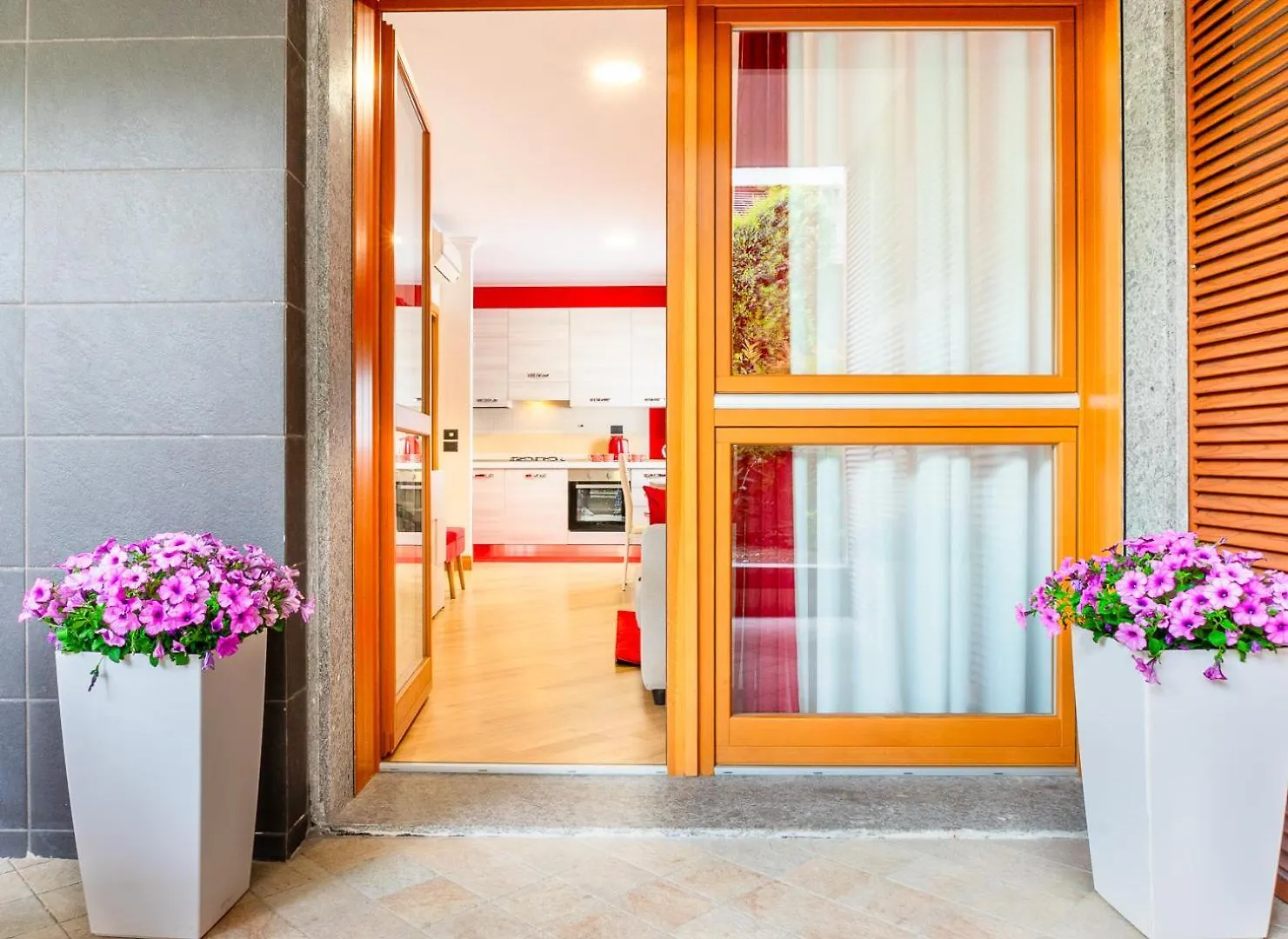 Red Chic Roma Apartment