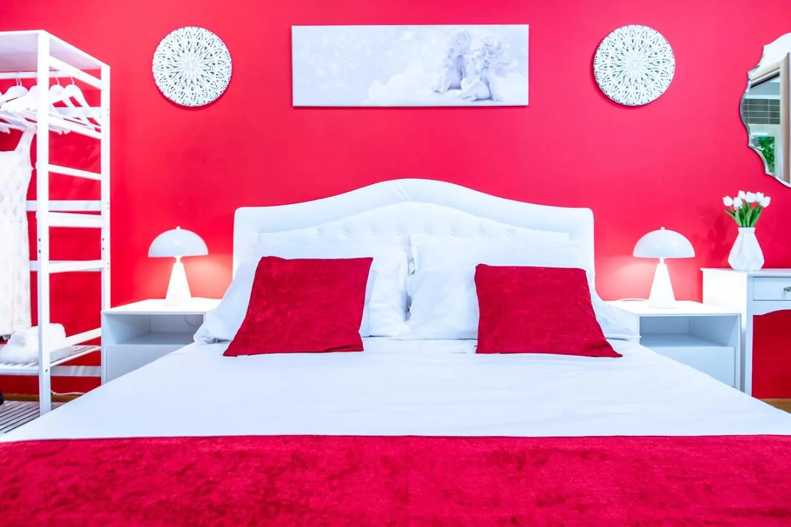 Red Chic Roma Apartment